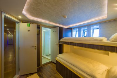 Twin-Cabin